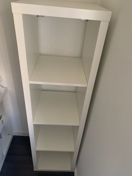 Uma estante IKEA branca – bom estado