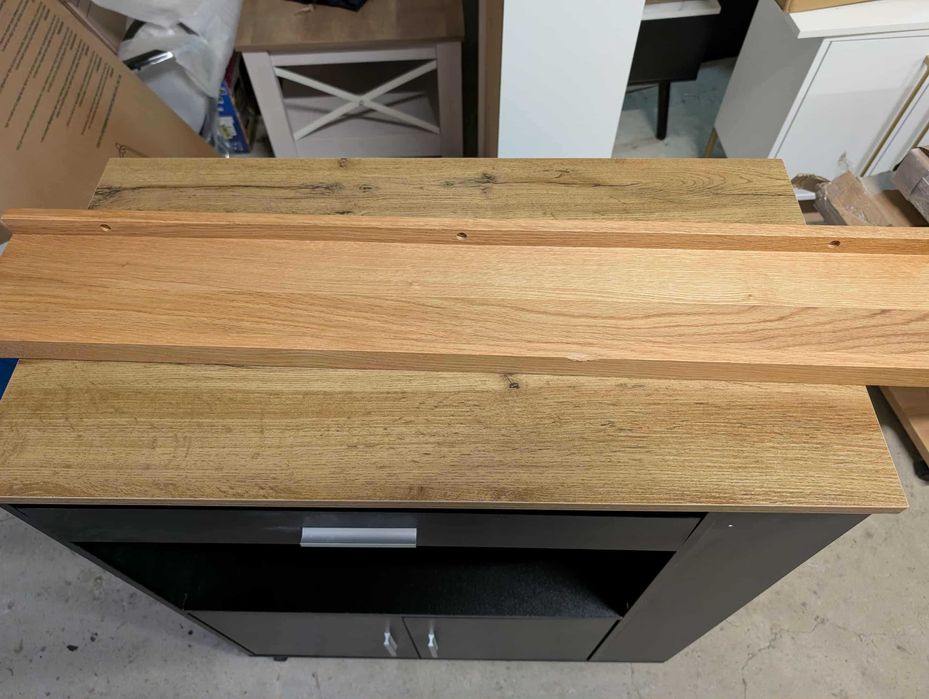 drewniana półka z litego dębu.