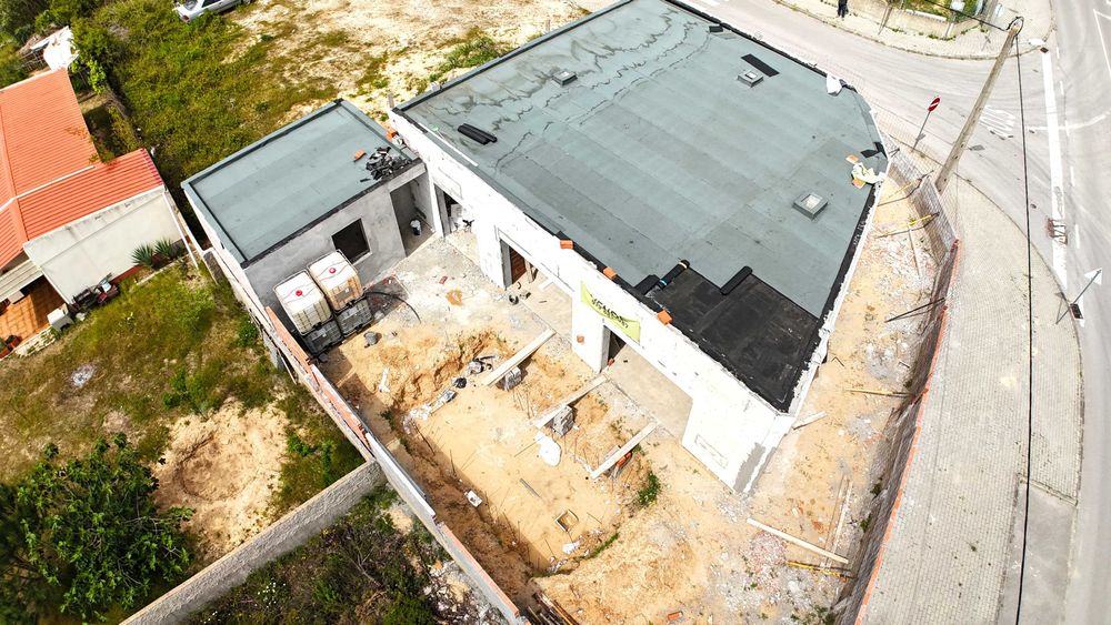 Moradia T4 Térrea 140m2 Palmela NOVA a terminar com garagem Pé Direito 3,40m 3wc