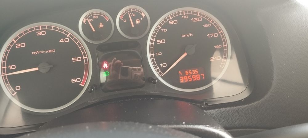 Vendo Peugeot 307 gasóleo 1.4 
O carro é do ano 2002,