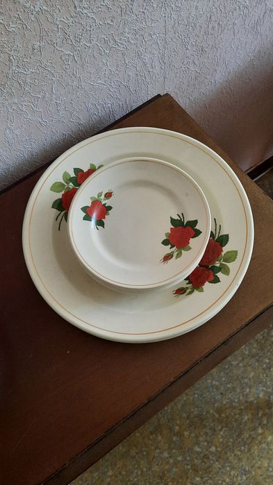 Продам: статуетки, сервізи, посуд, рюмки, бокали, тарілки,вази