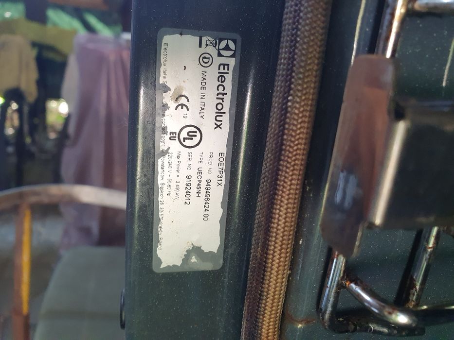 Piekarnik z pyrolizą marki Electrolux