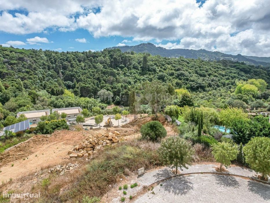 Terreno urbano com 1.101 m2 m2 para venda em Sintra