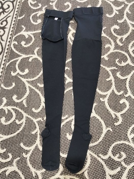 компресійні панчохи (або гольфи) медичного класу CCL2, вироблені компа