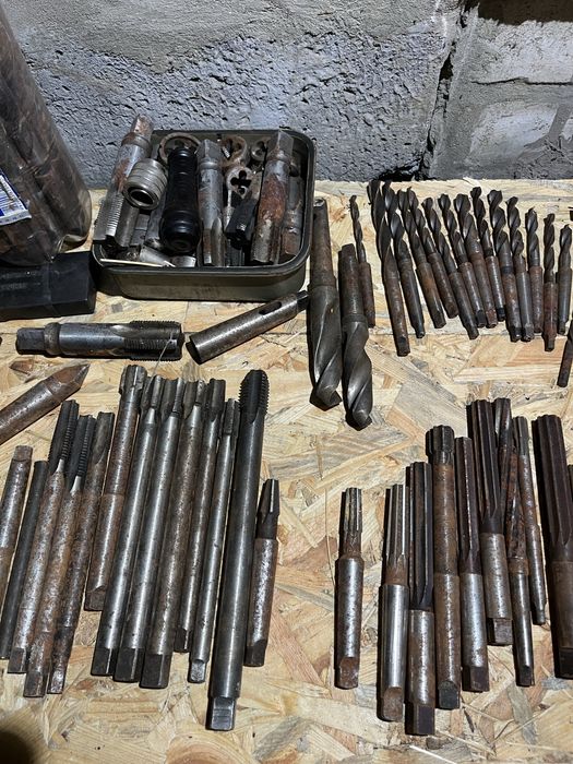 Токарний інструмент, свердла, розгортки, мітчики, плашки