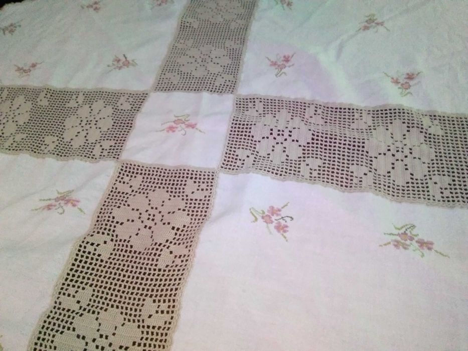 Toalha em Linho bordada á mão