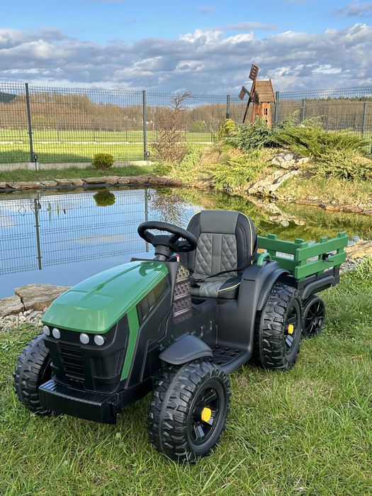 Duży traktor na akumulator z przyczepą gumowe koła skórzane siedzenie