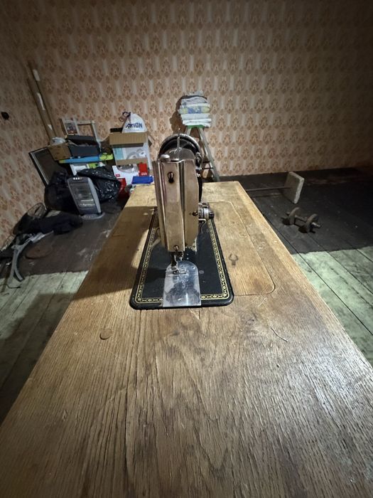 Maszyna do szycia łucznik , stara lata 90 , prl
