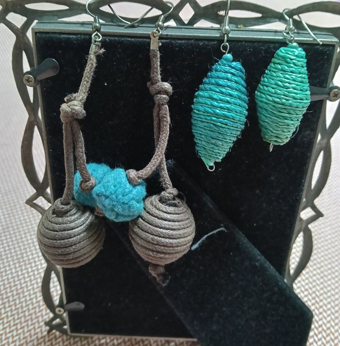 Dois pares de brincos