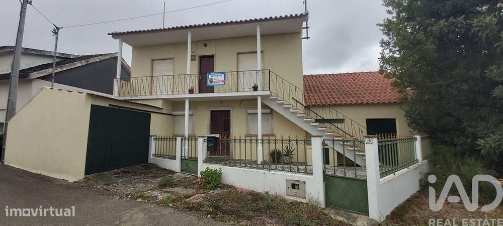 Moradia geminada T3 em Batalha de 119,75 m2