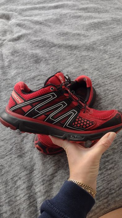 Salomon XS mission 1 trail sneakers 39 1/3 czerwono czarne buty damski