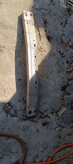 Продам усілитель бампера заднього на Toyota haylander