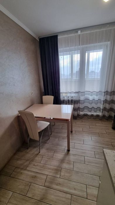 Посуточно квартира Троещина, ул. Закревского, 95