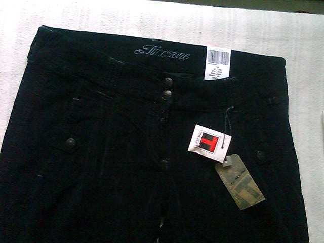 Calças de veludo Timezone com etiqueta