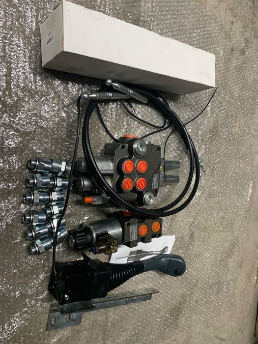 Распределитель с джойстиком на тросах на  КУН МТЗ.