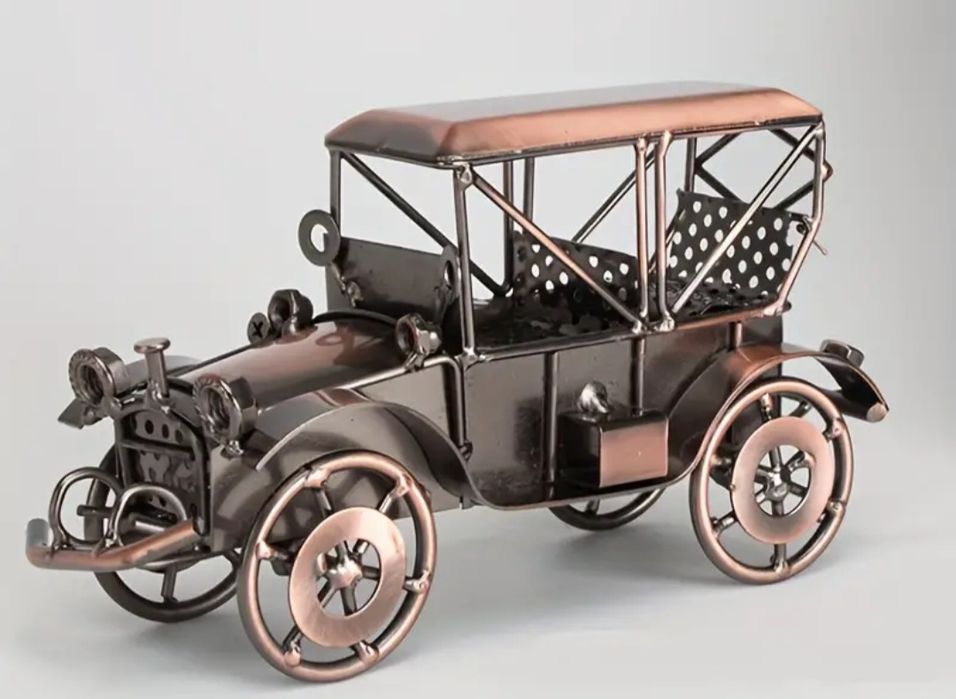 Carro Antigo em Metal