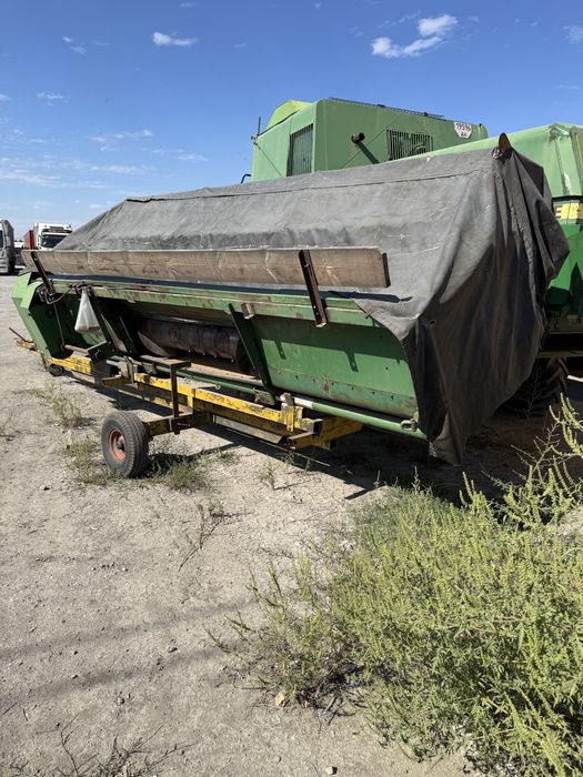 Комбайн зерноуборочный John Deere 1065