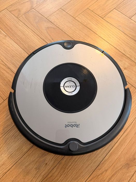 Robot ROOMBA 605 stacja ładująca