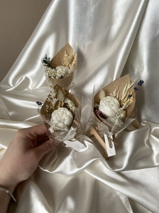 Подарунок до свят - букет з сухоцвітів і свічки