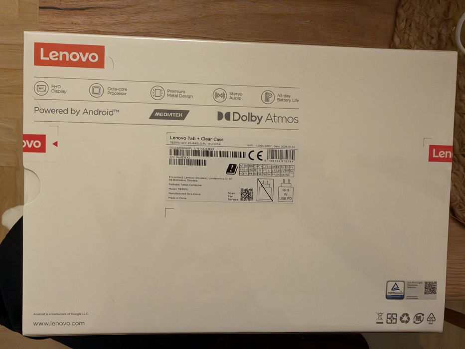 Nowy tablet Lenovo Tab + clear case