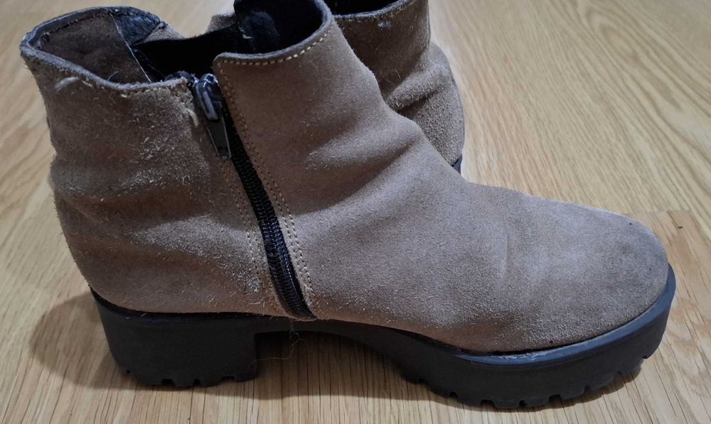 Bota pelo Tornozelo Camurça: Tam 37