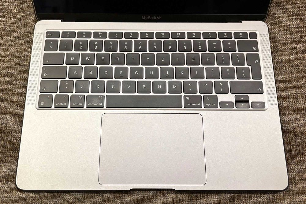 MacBook Air M1 16GB / 256GB