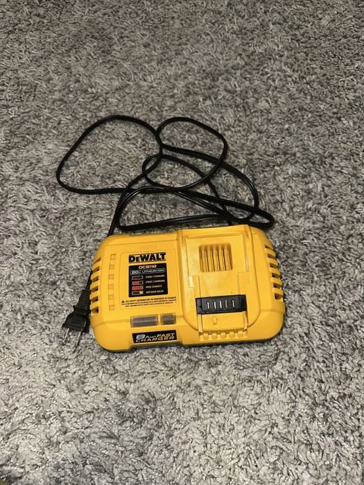 Dewalt зарядка DCB118
