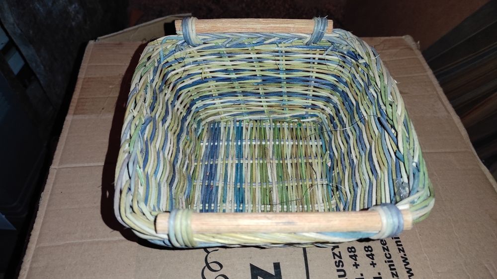 Kwadratowa osłonka wiklinowa