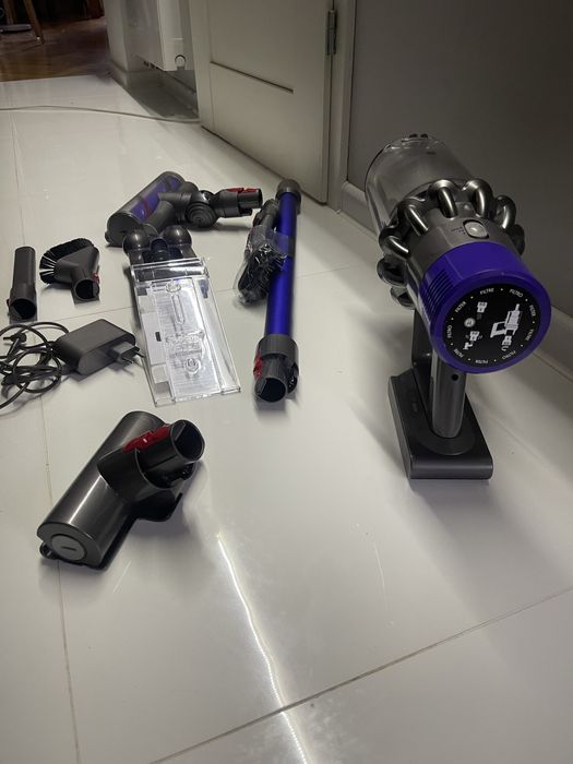 Dyson V 10 , odkurzacz bezprzewodowy , Duży zestaw , Piekny stan