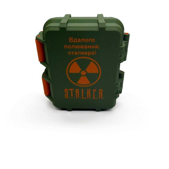 Бокс для карток у стилі STALKER.2 з написом "Вдалого полювання, сталкере!"(Зелений) | 3D-друк