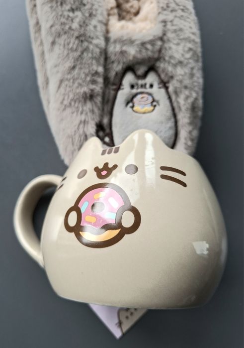 Pusheen pluszowe kapcie 38/39 z ABS i duży kubek ceramiczny 450 ml