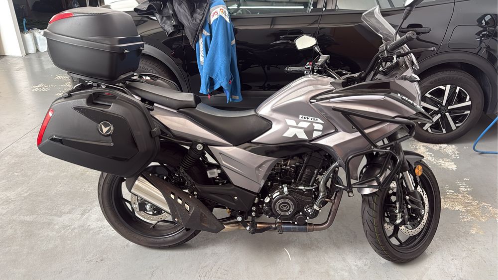 Chega de trânsito! A tua moto económica para o dia a dia