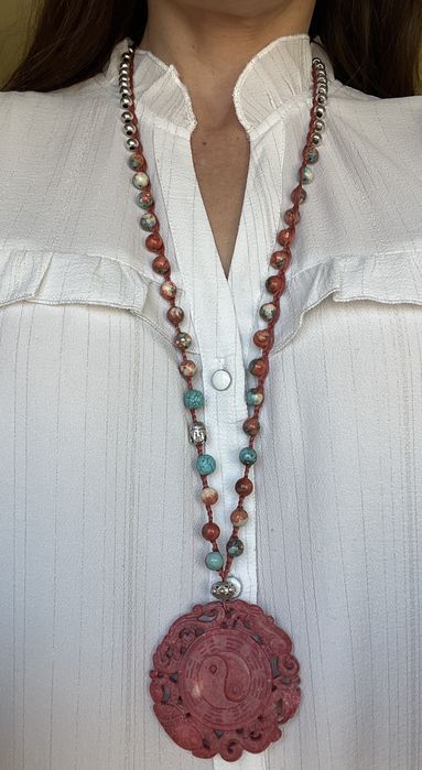 Colar HARMONIA azul/coral vom medalhão Yin/Yang