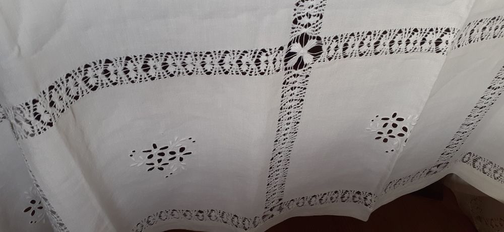 Lindíssima Toalha Linho-Grande, Bordados Manuais
