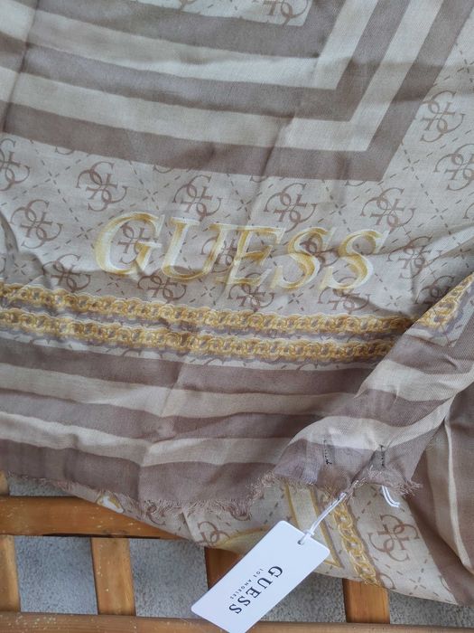 NOWY szal chusta GUESS beżowa logo braz nude