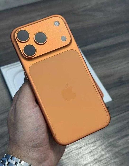 iPhone 17 Pro, 256 ГБ, SIM + eSIM