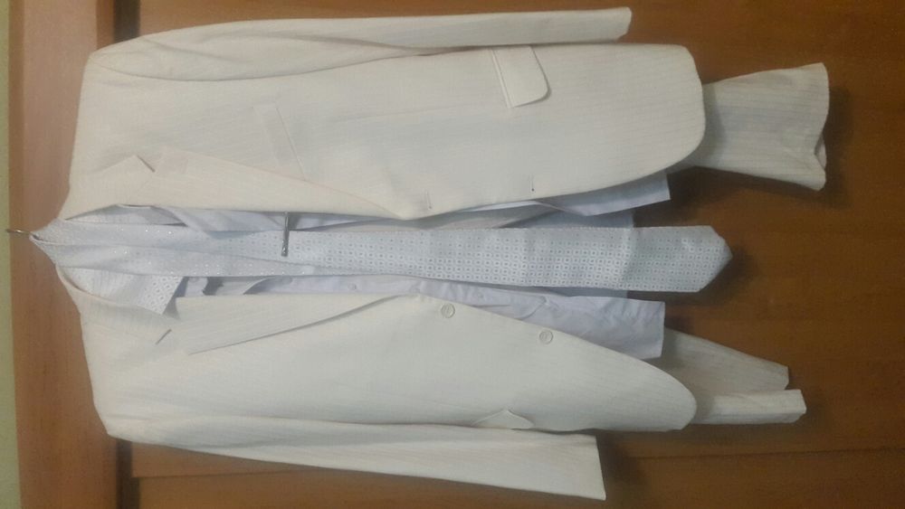 Продам мужской свадебный костюм + ПОДАРОК