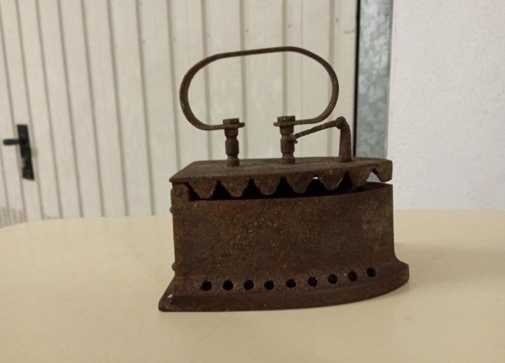 Ferro Carvão Antigo