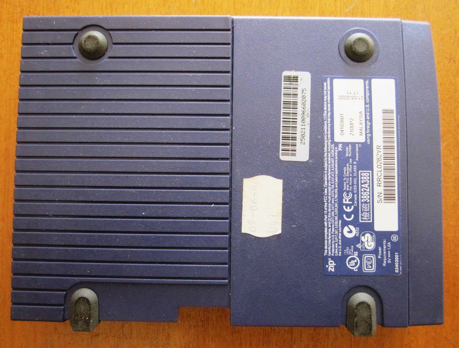 Iomega ZIP 100 MB and 250 MB Tape Drive64354227429377123