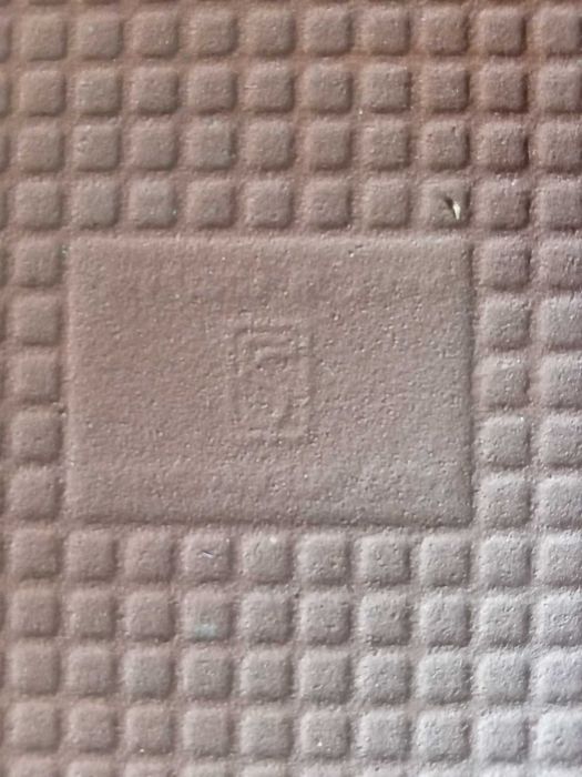 Mosaicos azuis, de   20x20 e  11 Mosaicos vermelhos, com 32x32 cms