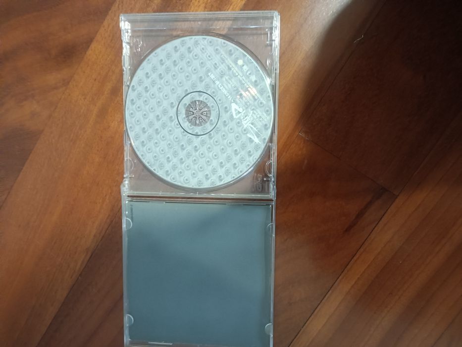 Vendo CD Staind em bom estado