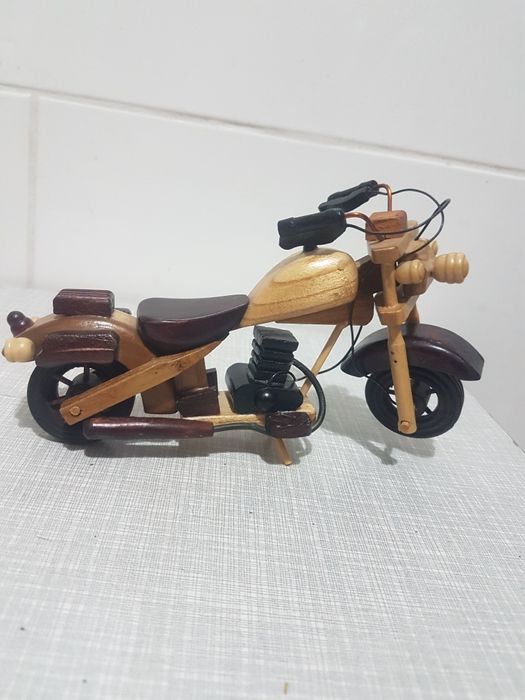 Nowy motor zabawka drewniany