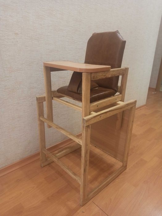 Стільчик для годуван