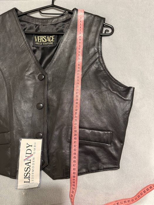 Кожанная жилетка VERSACE оригинал