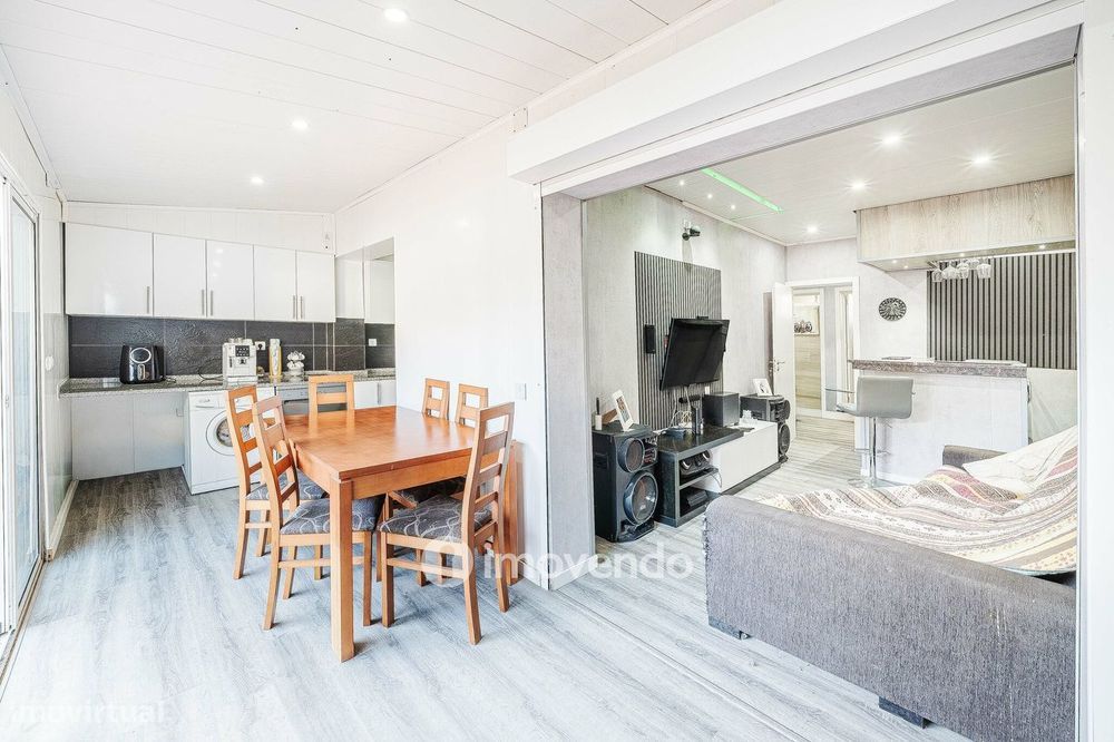 Apartamento T2, com logradouro grande, em Odivelas