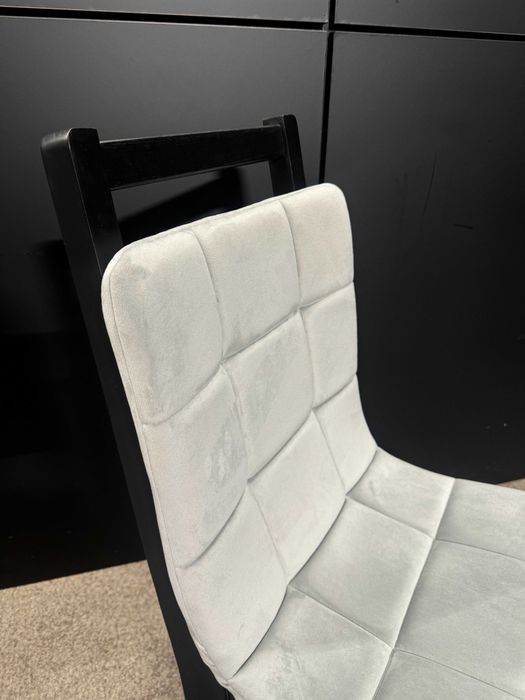 Zestaw 4 krzeseł tapicerowanych – NOWE z ekspozycji, -59%