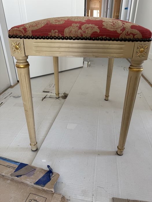 Taboret / pufa w stylu klasycznym tapicerowane siedzisko