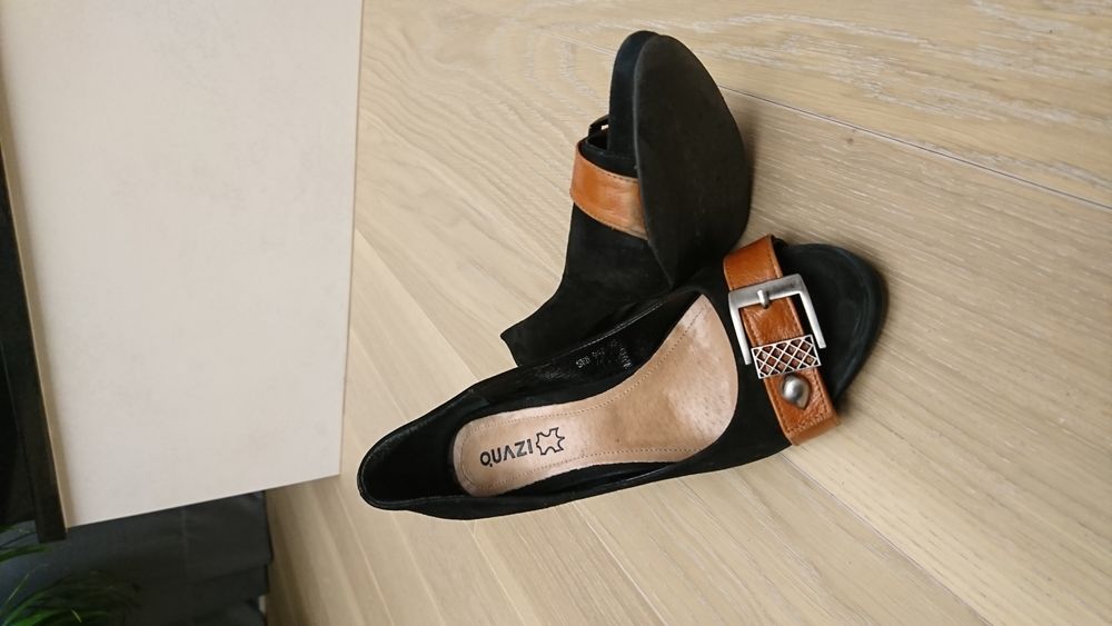 Buty na obcasie.