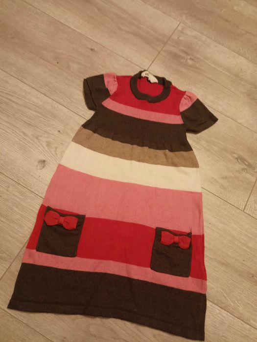 Sukienki na dziewczynkę 104