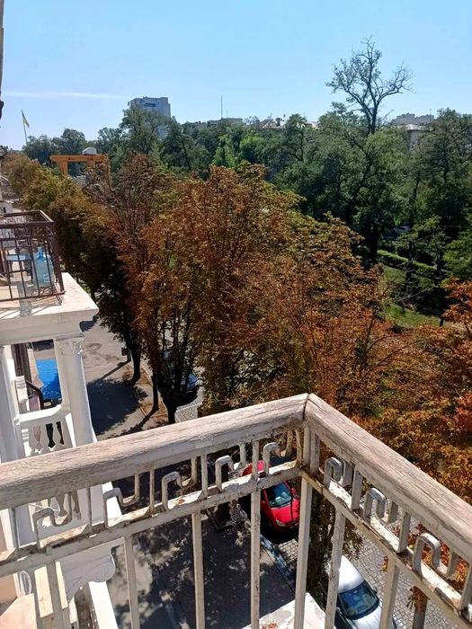 Продам 2 кімнатну квартиру 65 метрів сталінка Нагірний / Центр / Яворницького/ Вернадського/ Шевченка парк